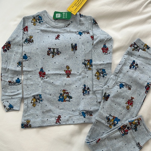 BabyGap Sesame Street organic cotton holiday pajamas - Picture 3 of 9